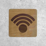 Plaque en bois pour zone Wi-Fi accessible