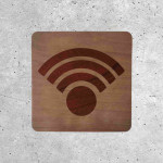 Plaque en bois pour zone Wi-Fi accessible