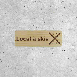 Panneau en Bois Local à Skis